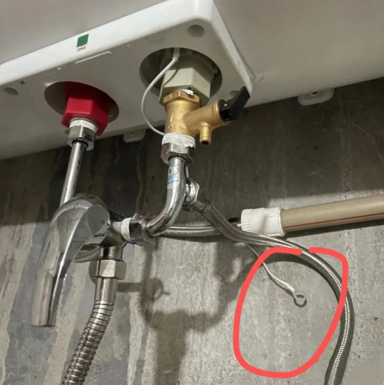 電熱水器除了空氣開關(guān)、隔電墻還要注重這四處