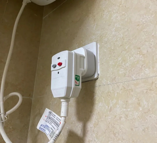 電熱水器除了空氣開關(guān)、隔電墻還要注重這四處