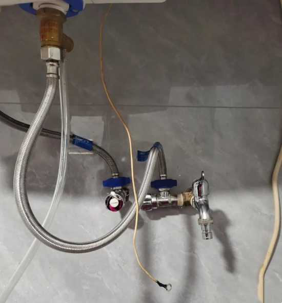 電熱水器除了空氣開關(guān)、隔電墻還要注重這四處