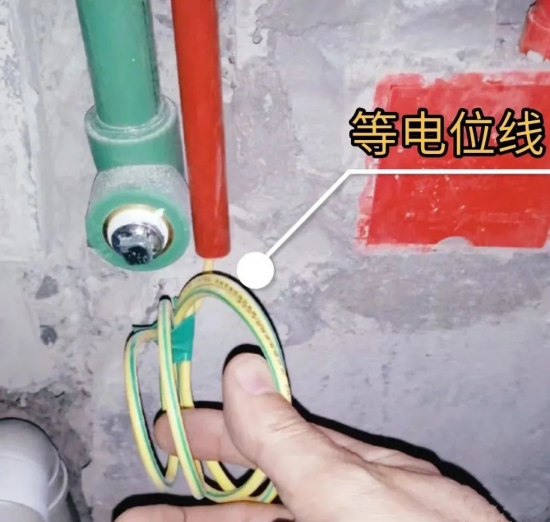 電熱水器除了空氣開關(guān)、隔電墻還要注重這四處