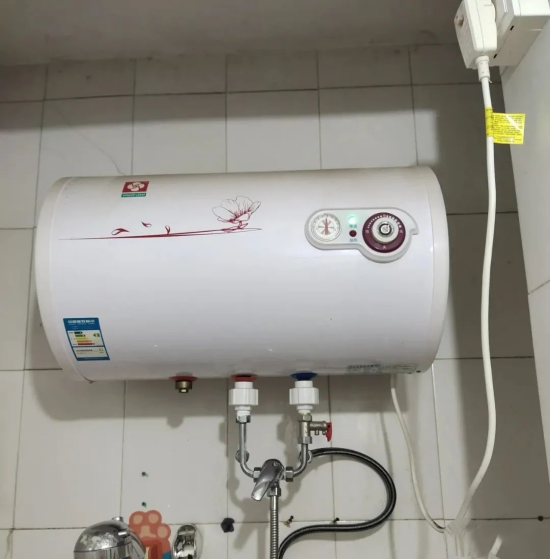 電熱水器除了空氣開關(guān)、隔電墻還要注重這四處