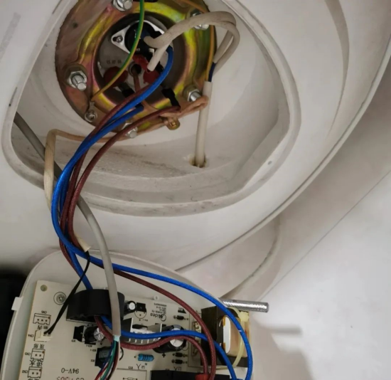 電熱水器除了空氣開關(guān)、隔電墻還要注重這四處