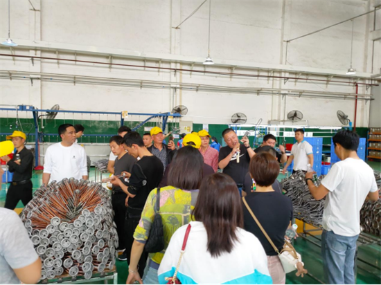 攜手共赴 熱烈歡迎貴州遵義核心經(jīng)銷商回格美淇總部參觀學(xué)習(xí)