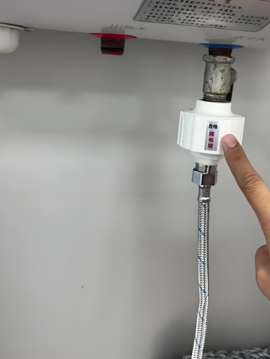 洗澡時斷電咋辦?電熱水器防漏電保護功能實測